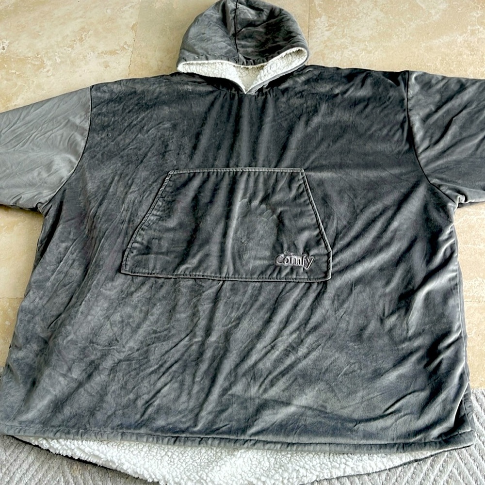Comfy USA The Original Oversized Microfiber & Sherpa Wearable Blanket for Kids.